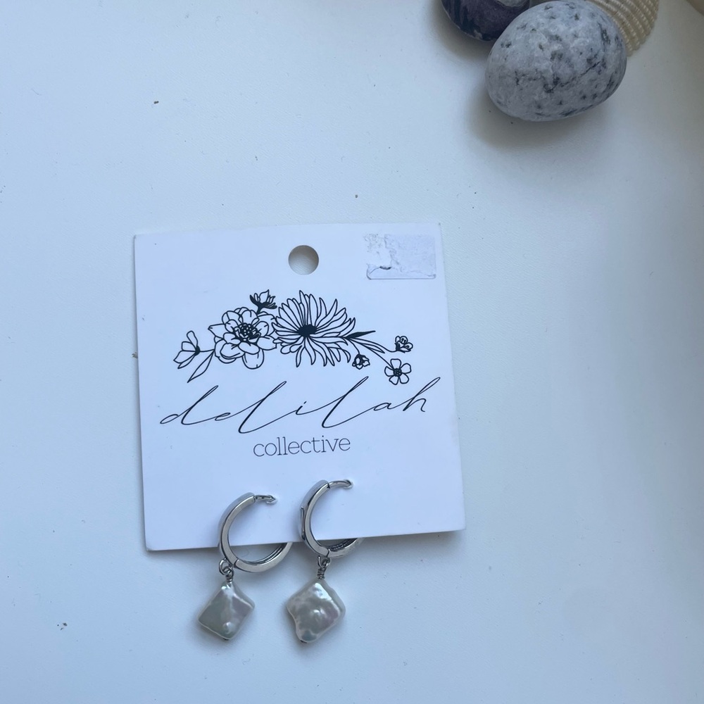 Square pearl hoops